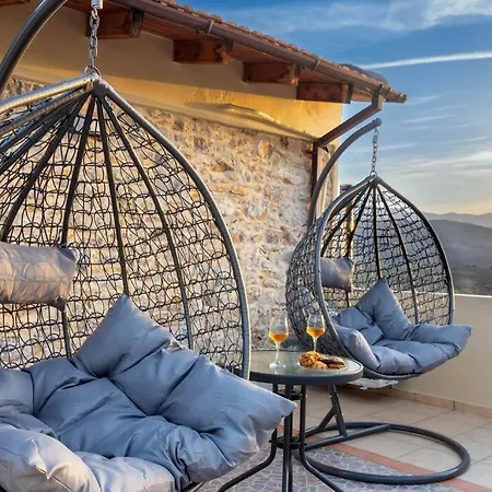 Traditional House With Private Pool Дом отдыха