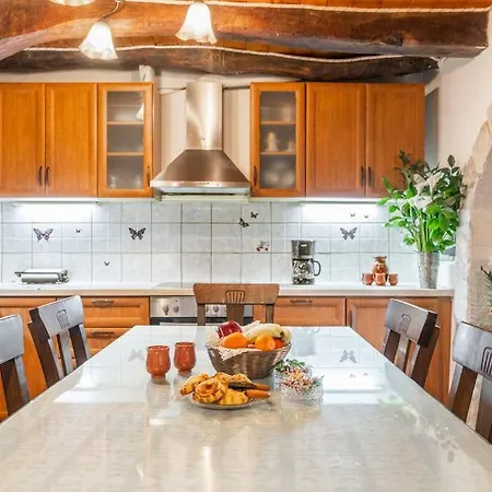 Traditional House With Private Pool Réthymnon