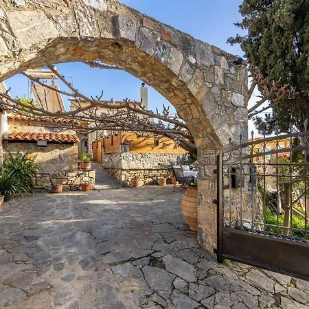 Nyaraló Traditional House With Private Pool *