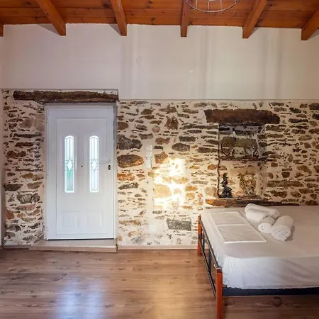 Traditional House With Private Pool Holiday home *